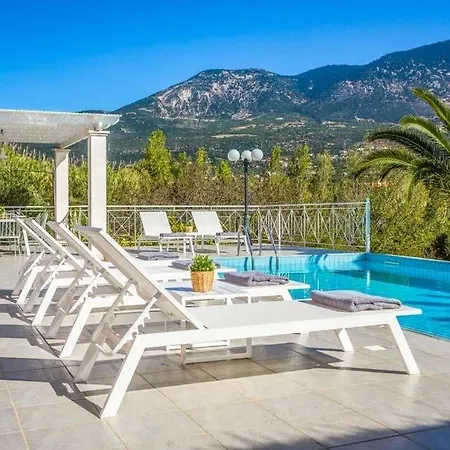 فيلة Sleeps 6 Pool Air Con Wifi *
