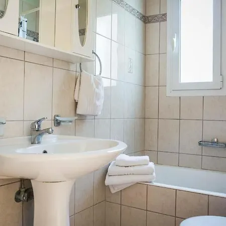 فيلة Sleeps 6 Pool Air Con Wifi Karavádhos