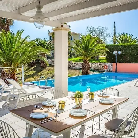 Villa Sleeps 6 Pool Air Con Wifi *