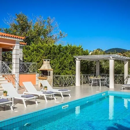 Villa Sleeps 6 Pool Air Con Wifi *