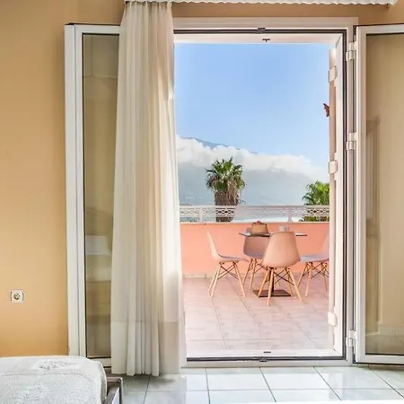 Villa Sleeps 6 Pool Air Con Wifi